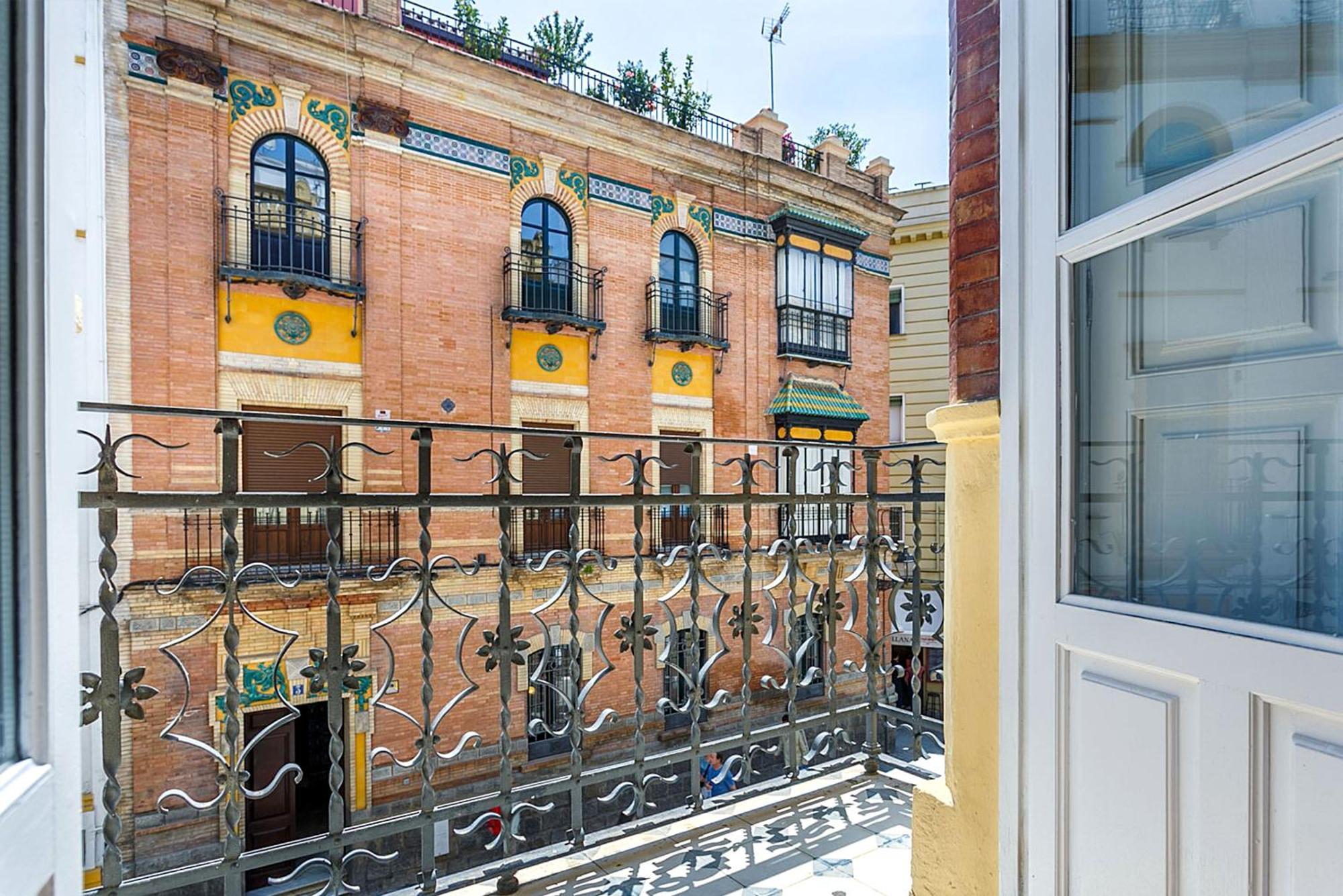 Genteel Home Contratacion, Seville